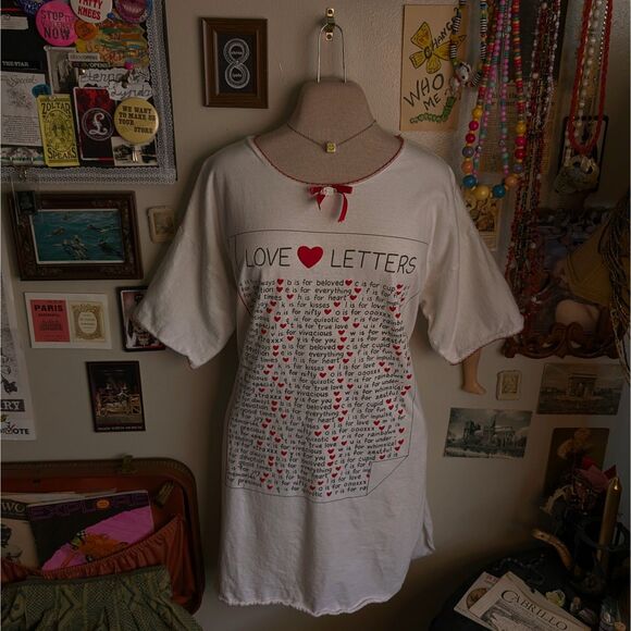 Vintage Kitsch Graphic T-Shirt Unisex One Size White Hearts Love Letter Sleep - Picture 1 of 8